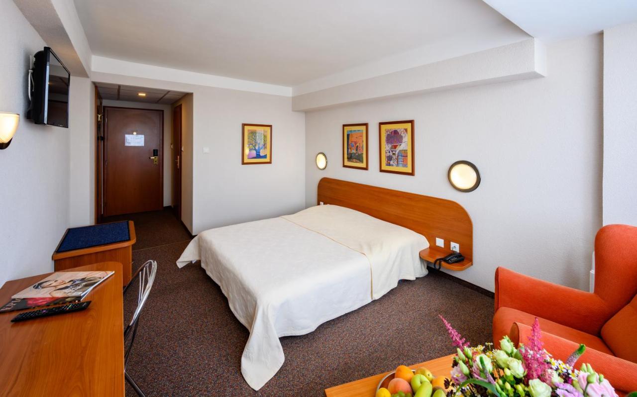 Hotel Lux Banská Bystrica Eksteriør bilde